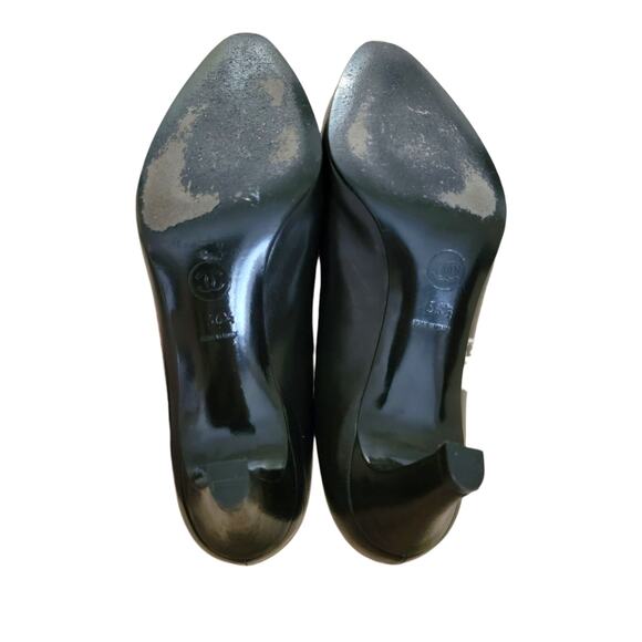 Chanel Vintage Black Leather Gold CC Beaded Pumps Heels 36.5 / US 6 - Picture 10 of 10
